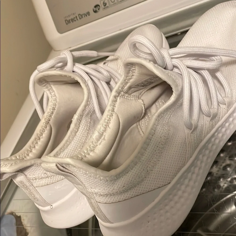 Stylish White Sneakers - Picture 5 of 5